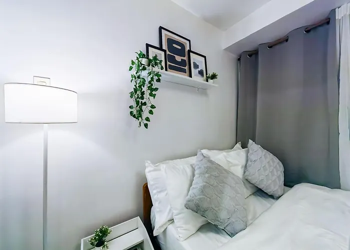 Citispace 1br Condotel At Ridgewood Towers Near Bgc Airport #rw03b